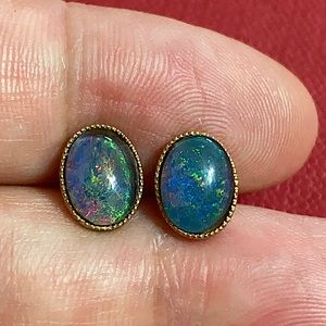 🖤8mm x 6mm💕Opal earrings